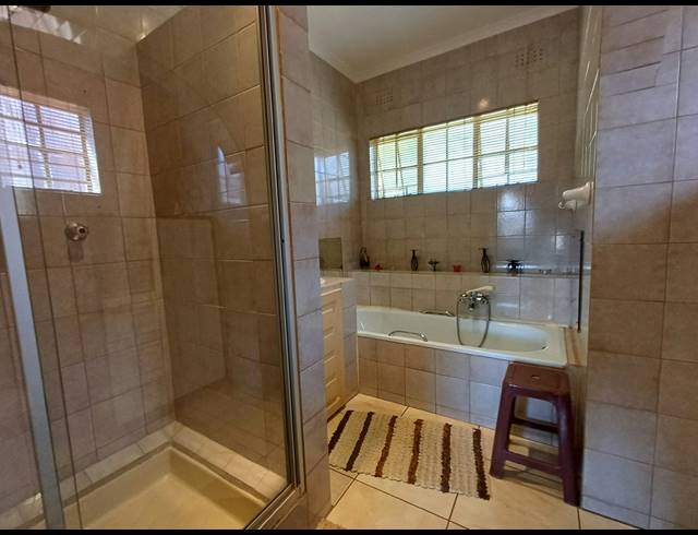4 BEDROOM HOUSE FOR SALE IN DERSLEY